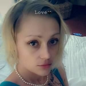 Meet your Posher, Holly